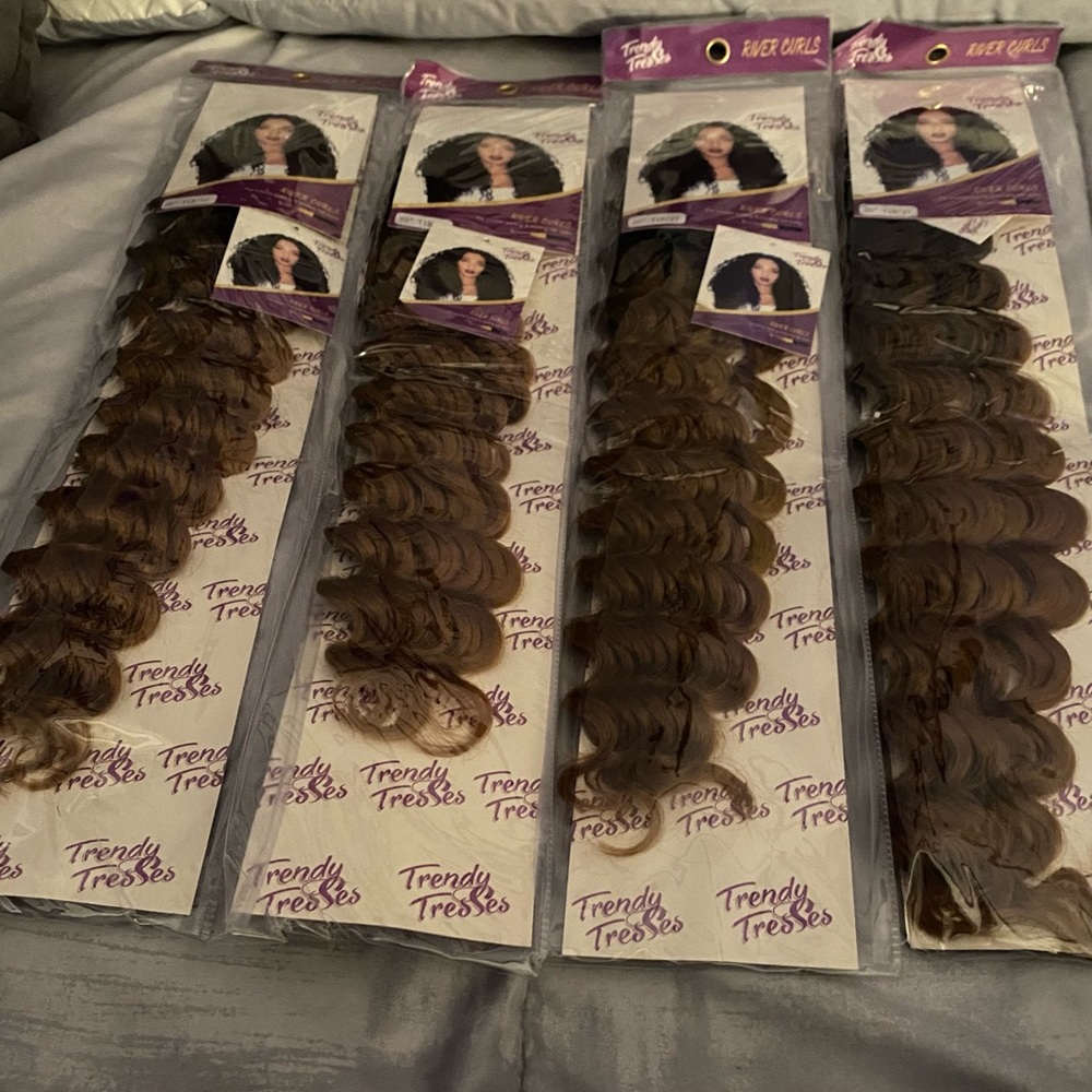 Trendy Tresses River Curls